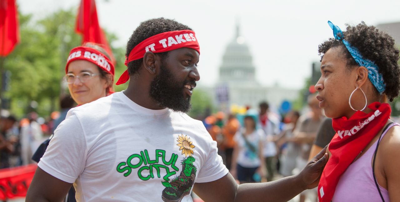 RWJF健康领袖
Xavier Brown在华盛顿特区的气候变化游行。