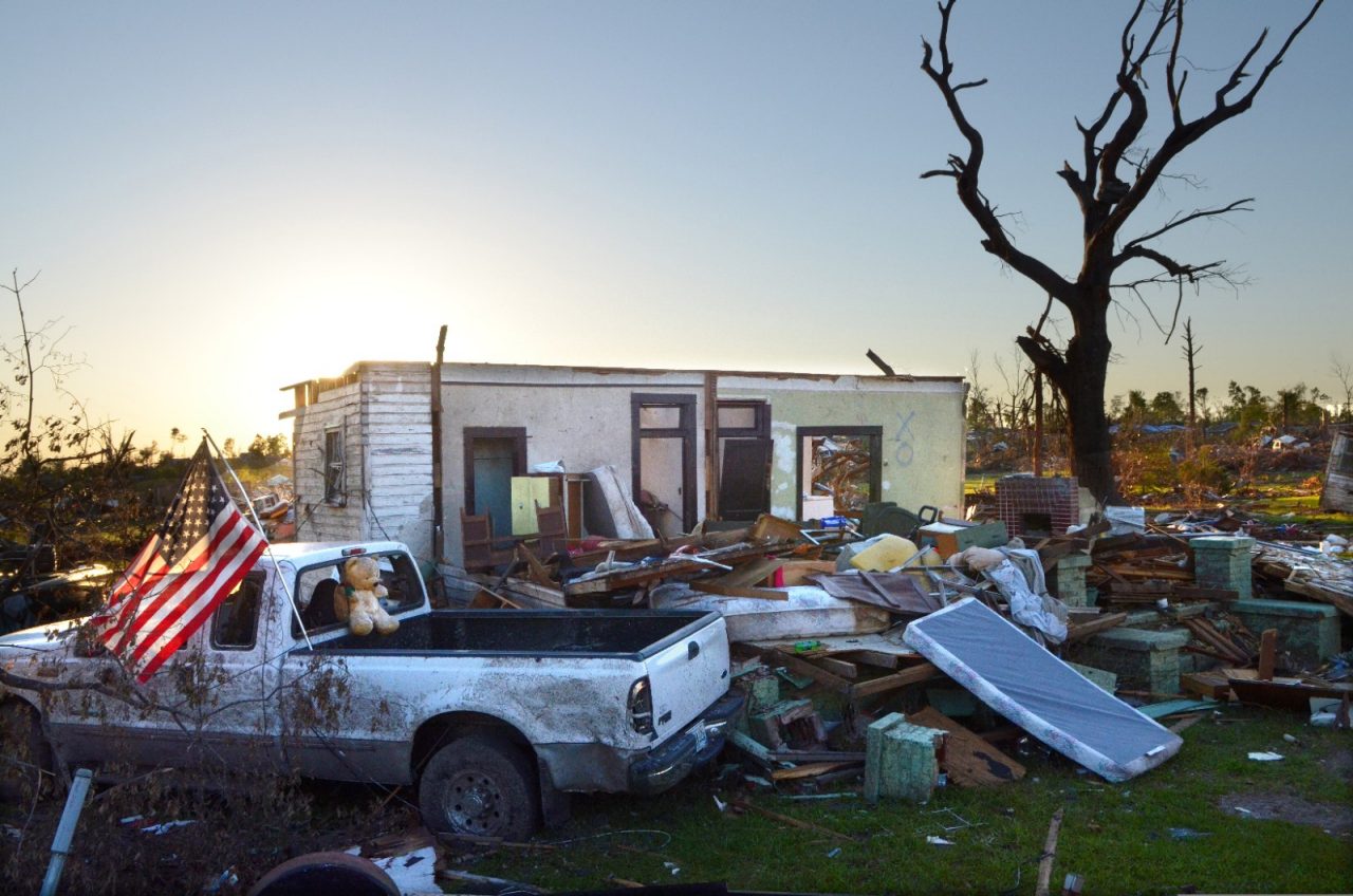 阿拉巴马州塔斯卡卢萨——2011年5月4日:一场强大的龙卷风袭击了阿拉巴马州塔斯卡卢萨，许多房屋被毁。
